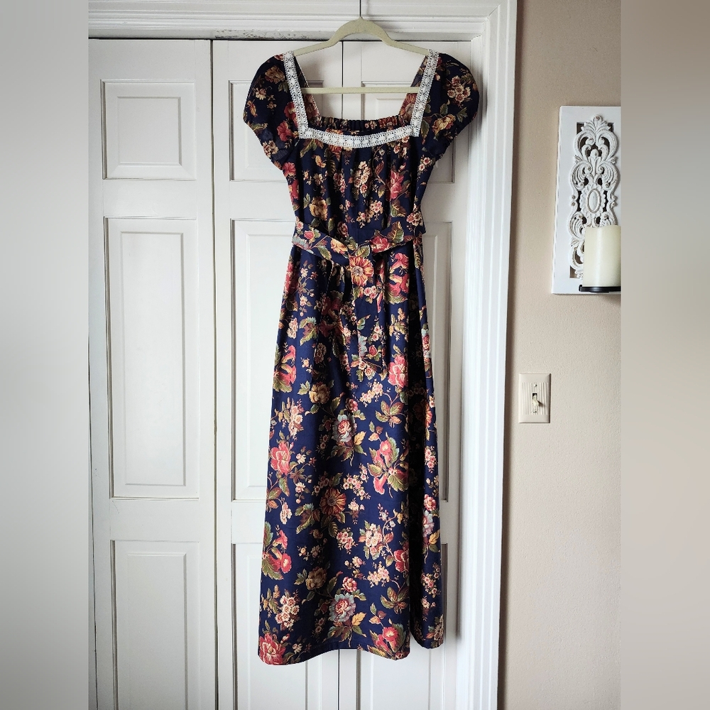 NEW Retro Style 1970s Floral Maxi Dress with Belt